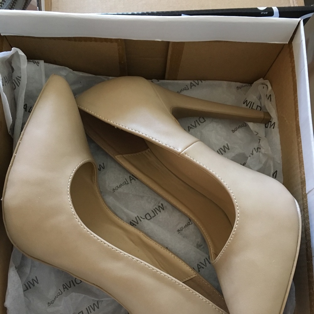 Sexy NUDE Heels 7.5